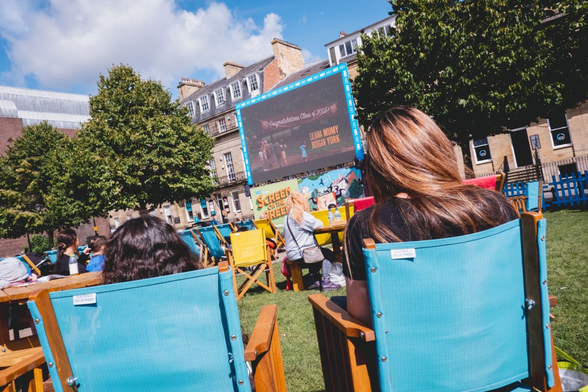 NE1's Screen On The Green